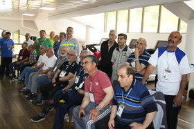 رقابت بازنشستگان در رشته دارت و شنا