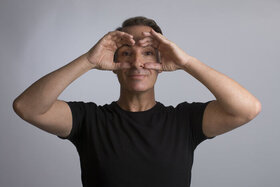 ۵ تمرین یوگای صورت که باید در خانه امتحان کنید