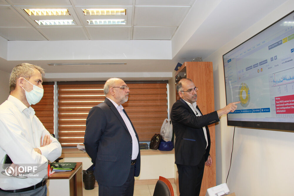 بازدید رئیس صندوق ها از واحد فناوری و اطلاعات