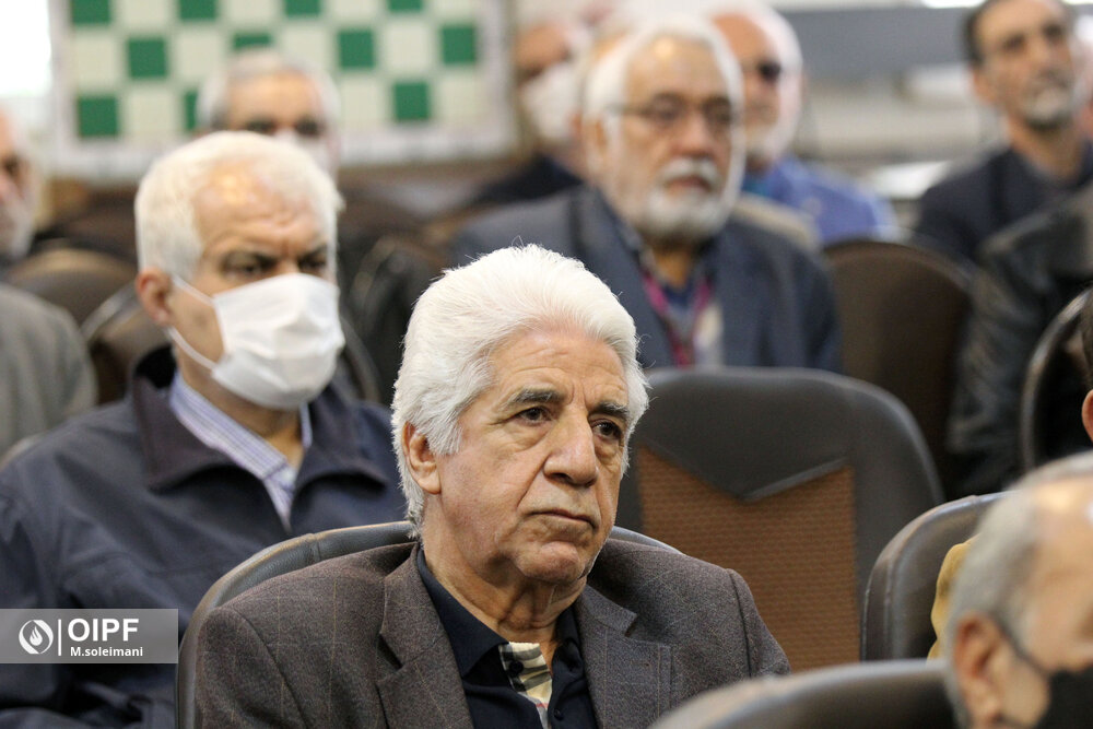 نشست معاون سلامت و بهداشت و درمان و مشاور رئیس صندوق ها در امور درمان با بازنشستگان در کانون تهران