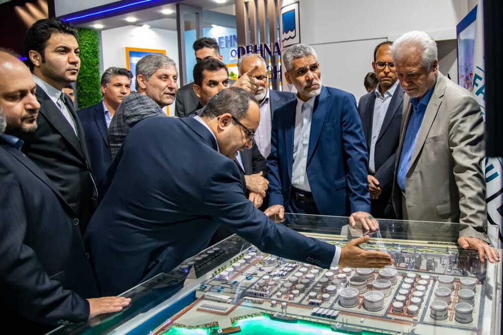 بازدید رئیس هیئت رئیسه از بیست و هفتمین نمایشگاه نفت