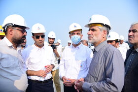 بازدید دکتر بیات از طرح های گروه اقتصادی صندوق ها در عسلویه