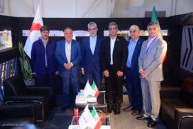 بازدید دکتر بیات رئیس هیئت رئیسه صندوق ها و دکتر نعیمی مدیر عامل شرکت سرمایه گذاری اهداف از نمایشگاه 28