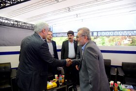بازدید دکتر بیات رئیس هیئت رئیسه صندوق ها و دکتر نعیمی مدیر عامل شرکت سرمایه گذاری اهداف از نمایشگاه 28