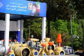 بازدید دکتر بیات رئیس هیئت رئیسه صندوق ها و دکتر نعیمی مدیر عامل شرکت سرمایه گذاری اهداف از نمایشگاه 28