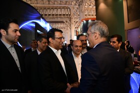 بازدید دکتر حسین زاده از نمایشگاه