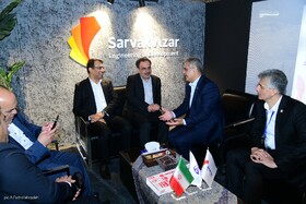 بازدید دکتر حسین زاده از نمایشگاه