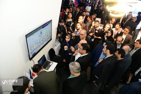 بازدید دکتر حسین زاده از نمایشگاه بین المللی نفت / 1