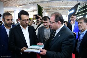 بازدید دکتر حسین زاده، رئیس هیئت رئیسه صندوق ها در دومین روز نمایشگاه بین المللی نفت