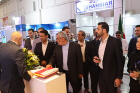 بازدید دکتر حسین زاده، رئیس هیئت رئیسه صندوق ها در دومین روز نمایشگاه بین المللی نفت