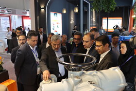 بازدید دکتر حسین زاده، رئیس هیئت رئیسه صندوق ها در دومین روز نمایشگاه بین المللی نفت