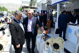 بازدید ابراهیم منصورنژاد، رئیس صندوق ها از نمایشگاه نفت