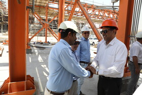 بازدید دکتر حسین‌زاده رئیس هیئت‌رئیسه صندوق‌ها از طرح‌های سرمایه‌گذاری صندوق‌ در عسلویه