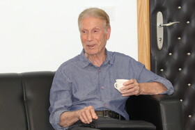 رویای کودکی در میان آتش و دود